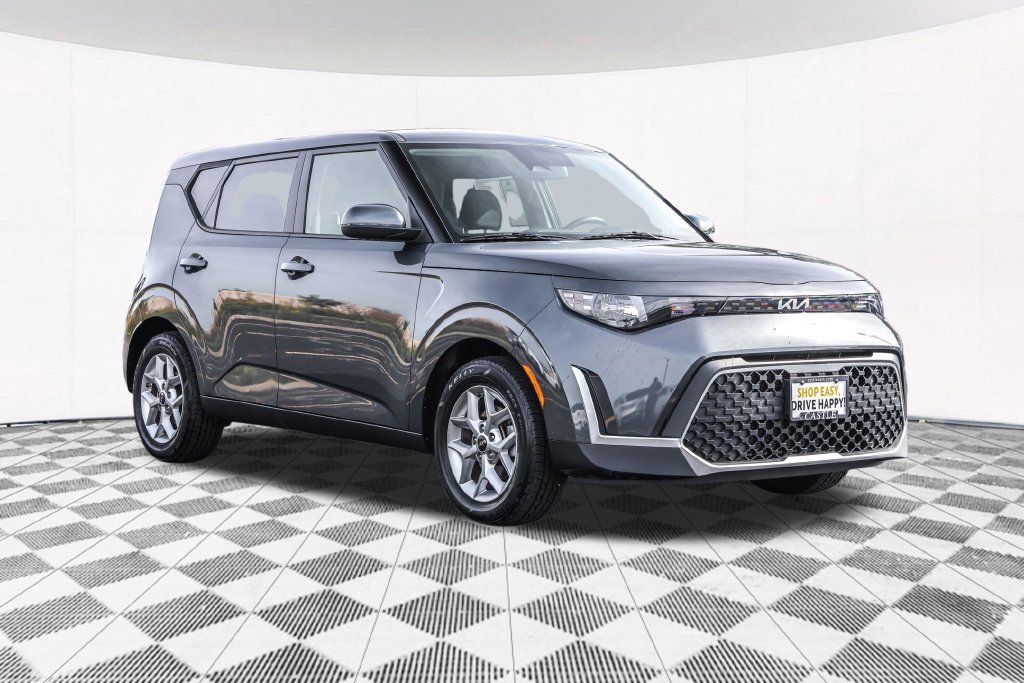 Used 2024 Kia Soul LX w/ Option Group 015 FWD image 9