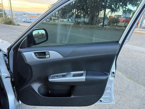 Used 2010 Subaru Impreza 2.5i image 19
