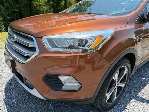 Used 2017 Ford Escape SE w/ Equipment Group 201A AWD/4WD image 12