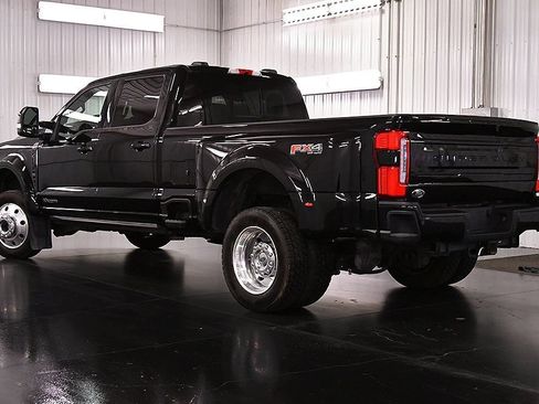 Used 2025 Ford F450 Platinum w/ FX4 Off-Road Package AWD/4WD image 5