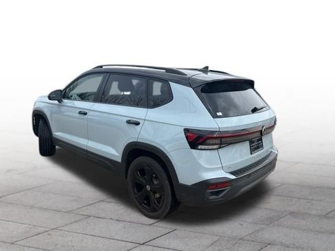 Used 2025 Volkswagen Taos SE image 4