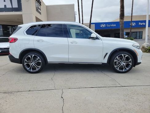 Used 2022 BMW X5 xDrive40i w/ Premium Package AWD/4WD image 38