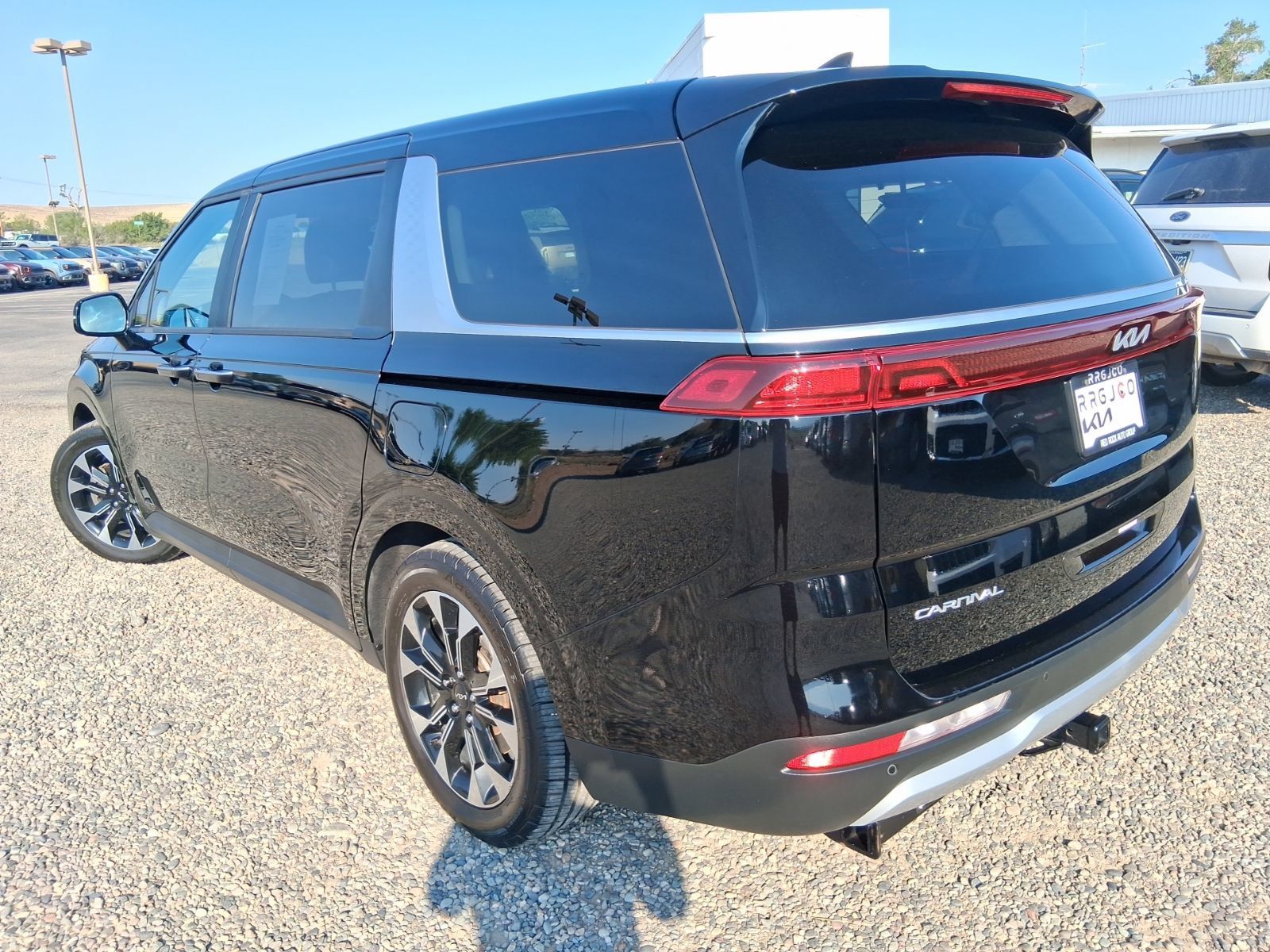 Used 2024 Kia Carnival EX FWD image 4
