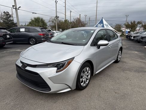 Used 2024 Toyota Corolla LE image 3