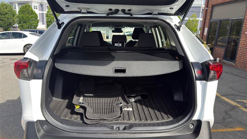 Used 2021 Toyota RAV4 XLE AWD/4WD image 8