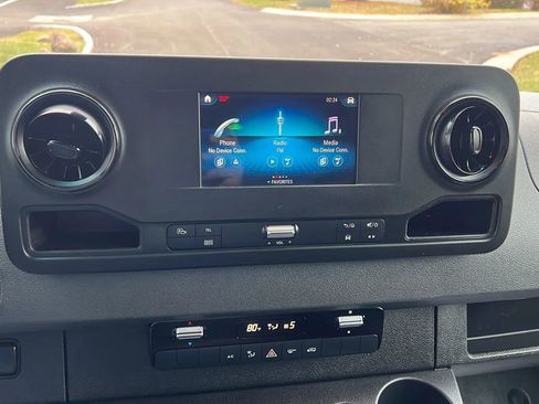 Used 2020 Freightliner Sprinter 2500 image 21