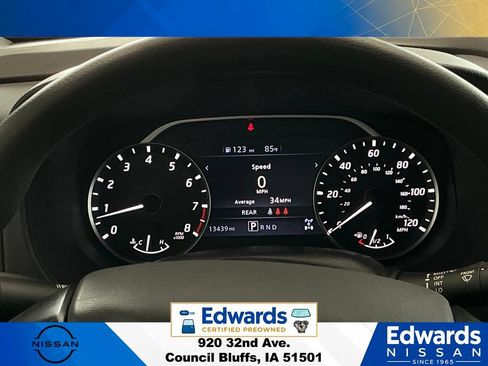 Used 2024 Nissan Frontier SV AWD/4WD image 16