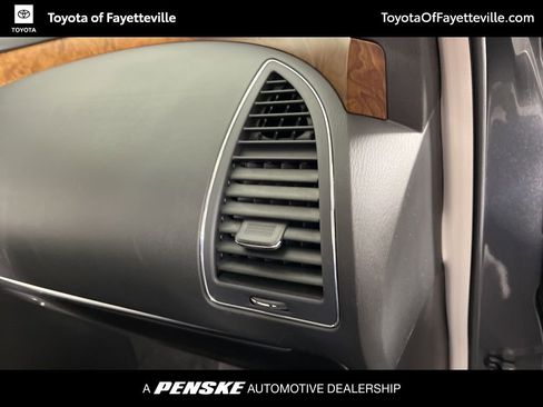 Used 2023 Nissan Armada SL w/ Captain's Chairs Package image 22