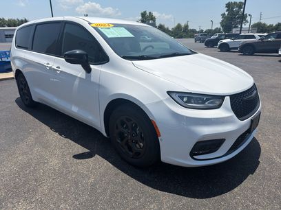Used 2024 Chrysler Pacifica Limited