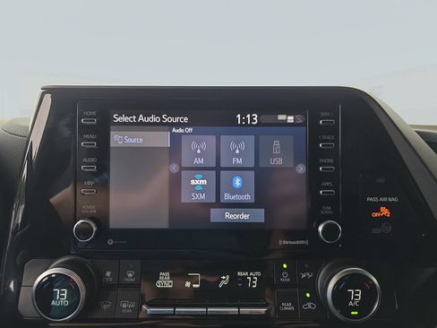 Used 2020 Toyota Highlander L FWD image 23