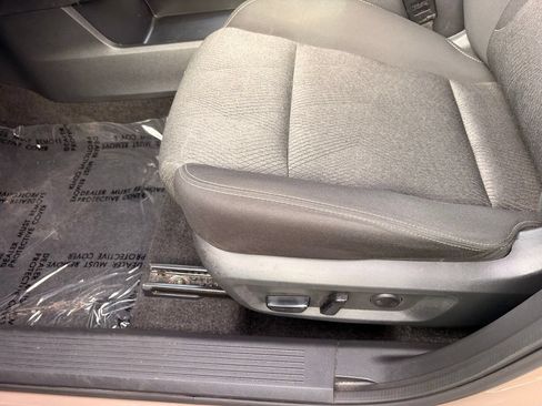 Used 2025 Nissan Rogue SV FWD image 21