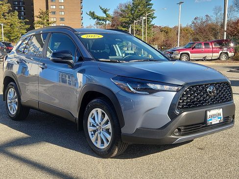 Used 2025 Toyota Corolla Cross LE image 3