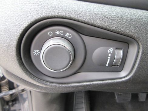 Used 2019 Jeep Renegade Sport w/ Sport Appearance Group AWD/4WD image 23
