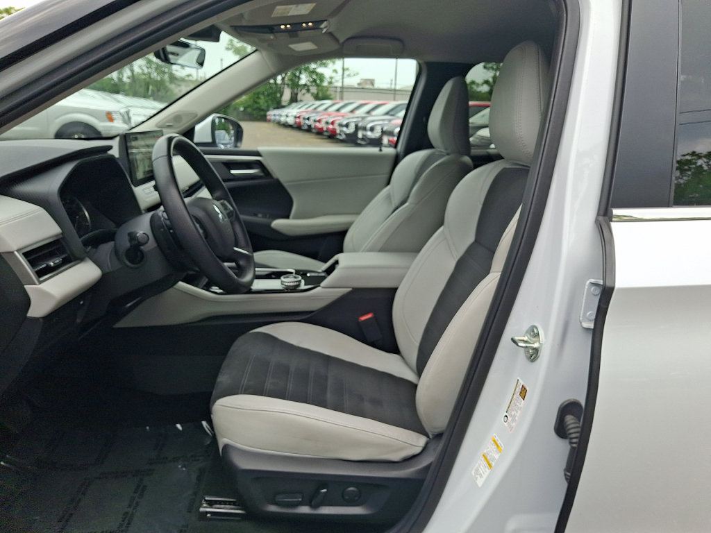 Used 2025 Mitsubishi Outlander SE AWD/4WD image 23