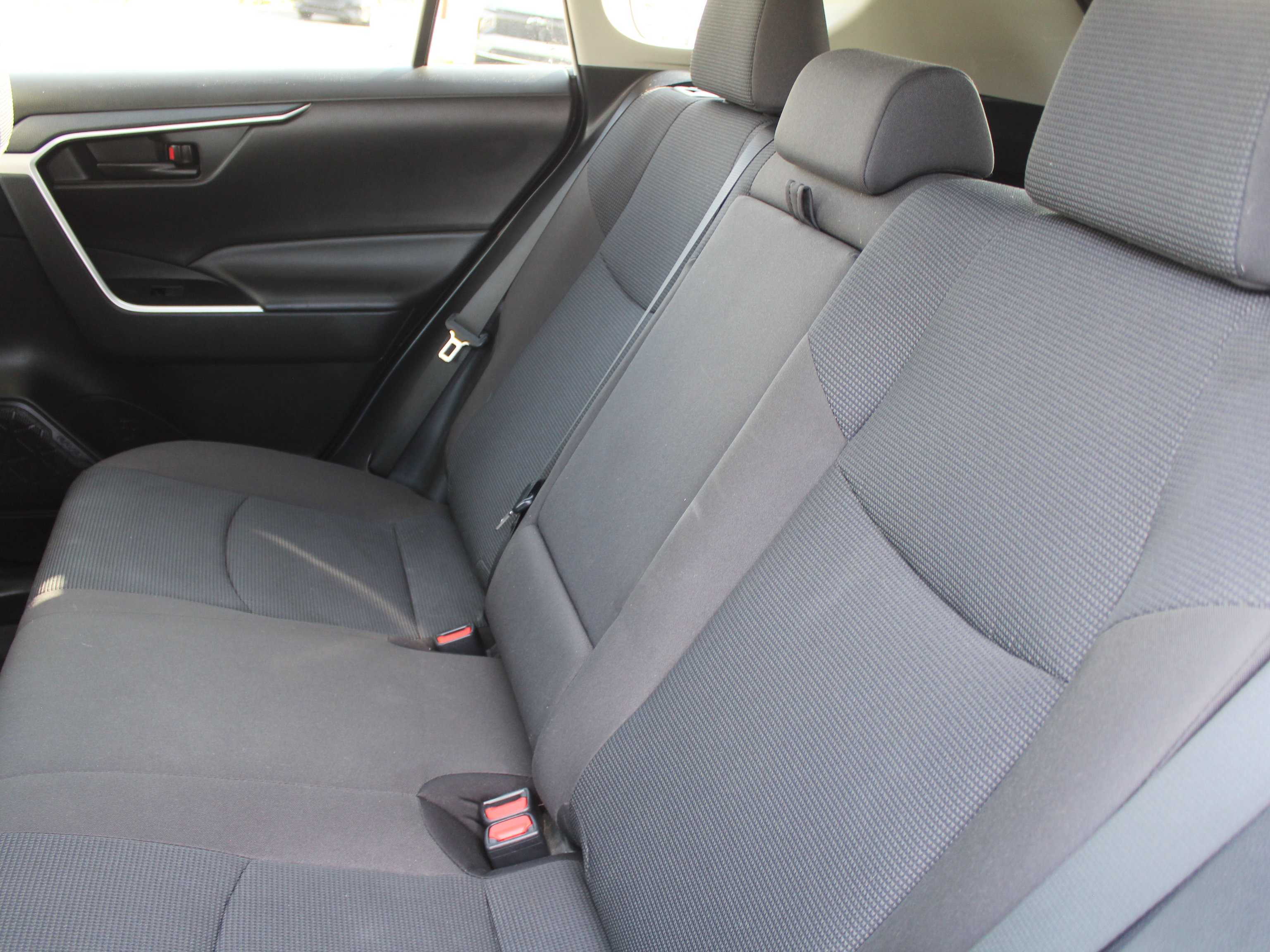 Used 2021 Toyota RAV4 LE AWD/4WD image 22