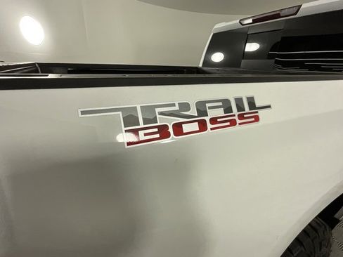 Used 2019 Chevrolet Silverado 1500 LT Trail Boss image 10