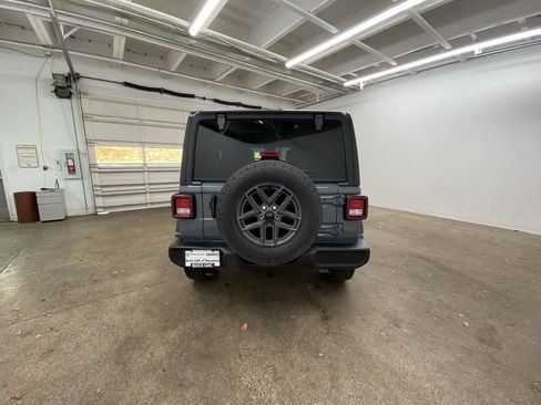 Used 2024 Jeep Wrangler Sport S image 5