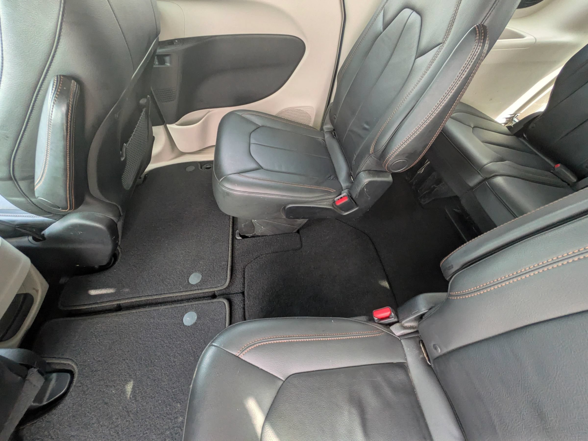 Used 2017 Chrysler Pacifica Touring-L w/ Tire & Wheel Group FWD image 33