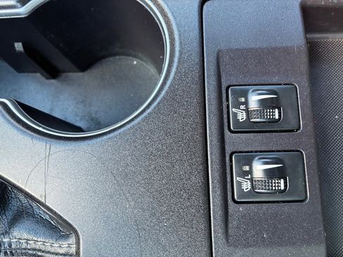 Used 2016 Toyota Camry XLE image 28