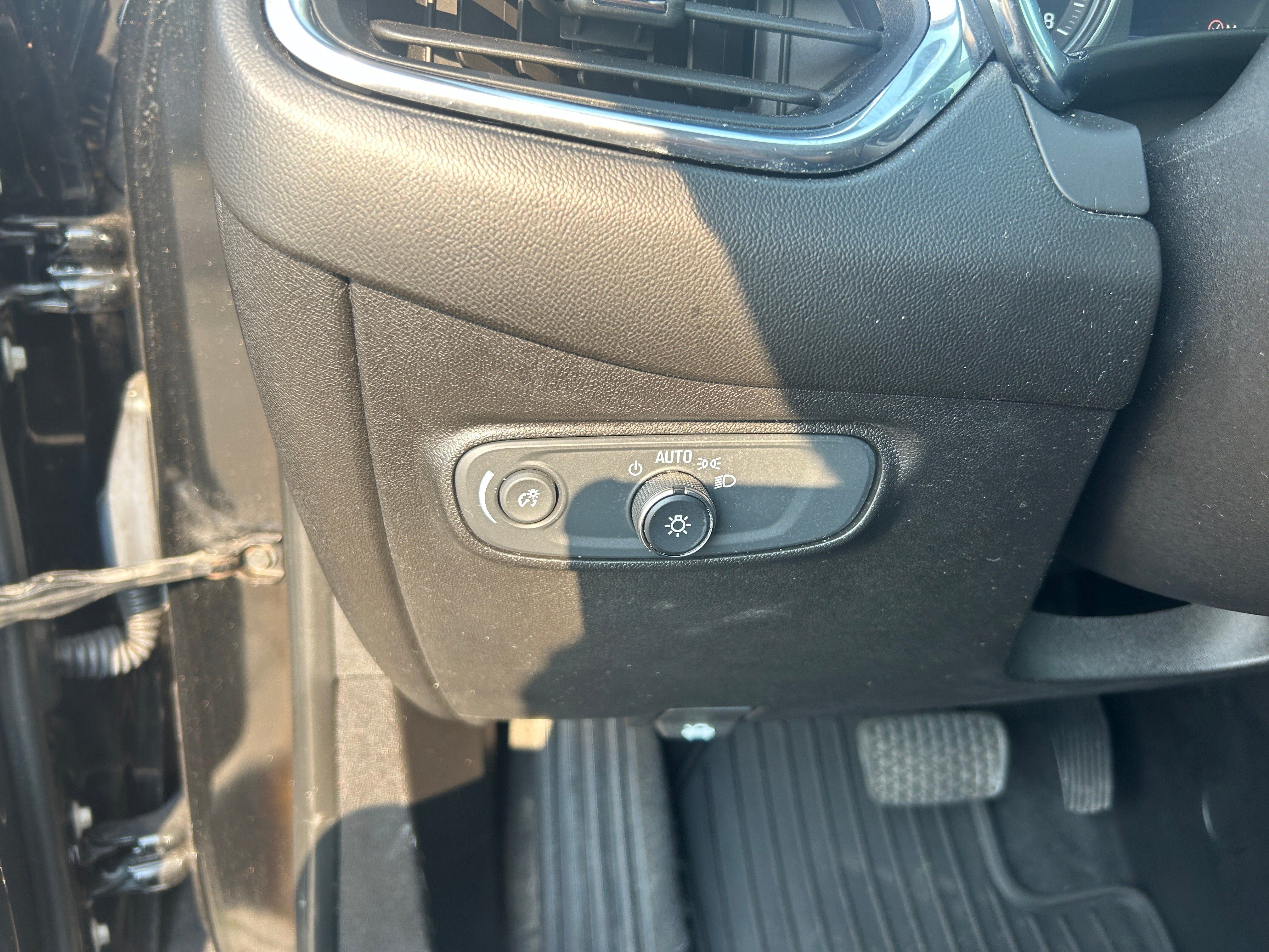 Used 2019 Chevrolet Equinox LT FWD image 18