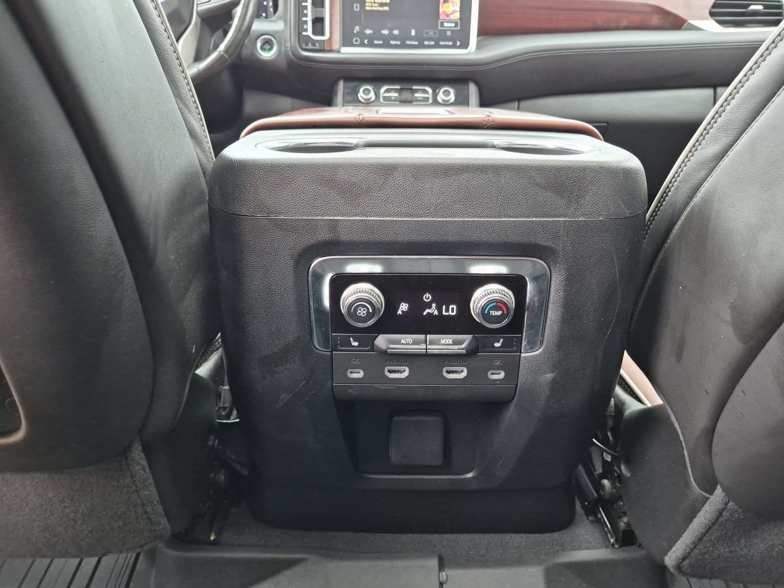 Used 2023 GMC Yukon Denali Ultimate AWD/4WD image 27