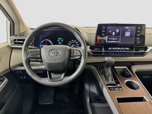 Used 2023 Toyota Sienna LE FWD image 23