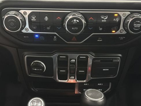 Used 2023 Jeep Wrangler Unlimited Sahara w/ Cold Weather Group AWD/4WD image 23