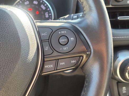 Used 2020 Toyota RAV4 XLE Premium image 22