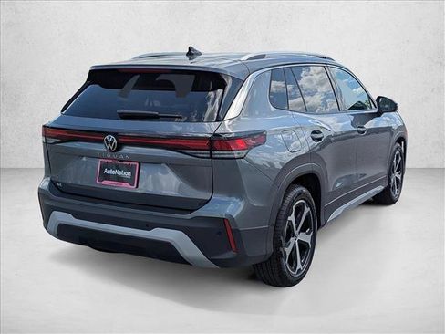 New 2026 Volkswagen Tiguan SE FWD image 5