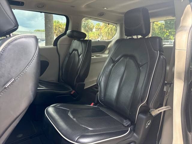 Used 2023 Chrysler Pacifica Limited FWD image 14