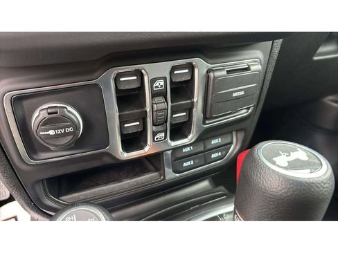 Used 2025 Jeep Wrangler Unlimited Sahara AWD/4WD image 22