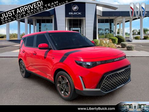 Used 2023 Kia Soul EX FWD image 1