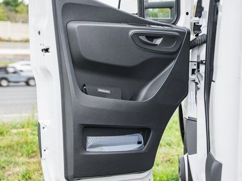 Used 2023 Mercedes-Benz Sprinter 4500 image 27