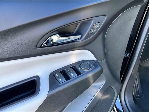 Used 2022 Chevrolet Equinox LS w/ LS Convenience Package image 18