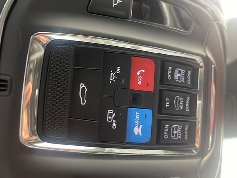 Used 2023 Jeep Grand Cherokee 4WD 4xe image 18