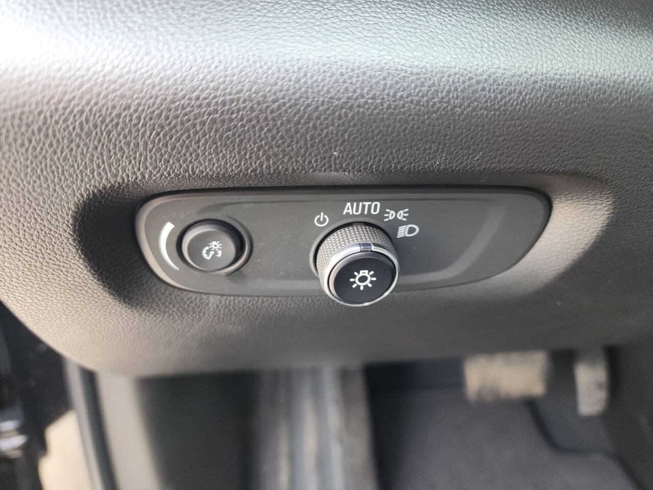Used 2023 Chevrolet Traverse RS AWD/4WD image 16