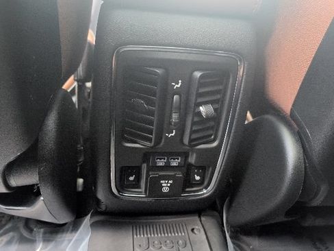 Used 2021 Jeep Grand Cherokee Overland AWD/4WD image 30