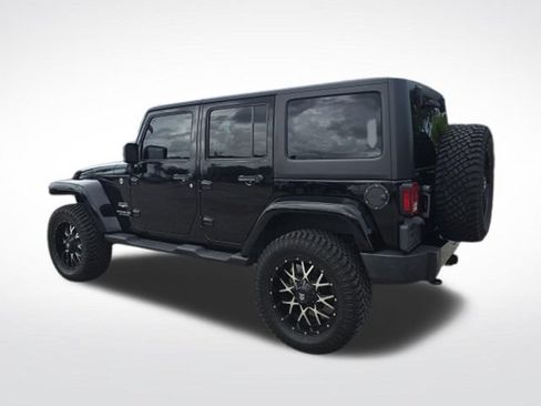 Used 2015 Jeep Wrangler Unlimited Sahara w/ Max Tow Package AWD/4WD image 5
