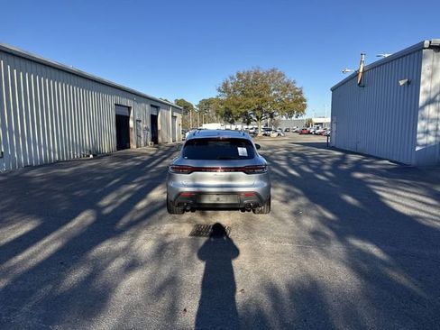 Used 2022 Porsche Macan Base image 6