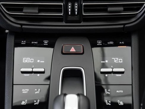 Used 2025 Porsche Macan image 18