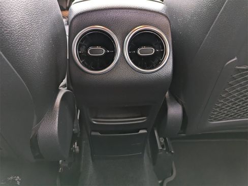 Used 2023 Mercedes-Benz GLA 250 4MATIC image 30