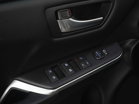 Used 2016 Toyota Camry SE image 18