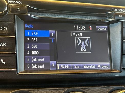 Used 2018 Toyota RAV4 LE w/ All Weather Liner Package FWD image 19