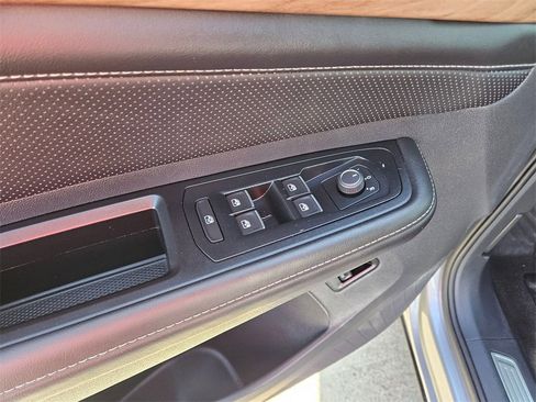 Used 2025 Volkswagen Atlas SE image 15