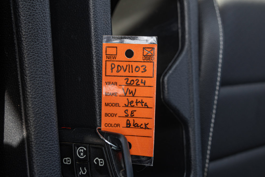Certified 2024 Volkswagen Jetta SE FWD image 21
