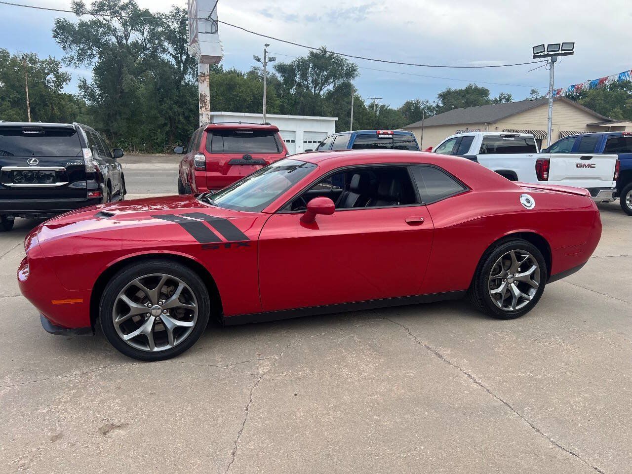 Used 2017 Dodge Challenger SXT Plus RWD image 9