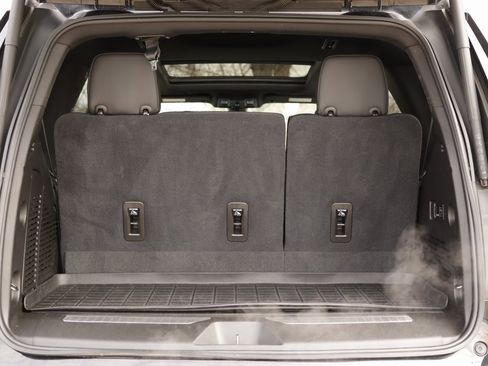 Used 2021 Chevrolet Tahoe Premier w/ Premium Package image 33