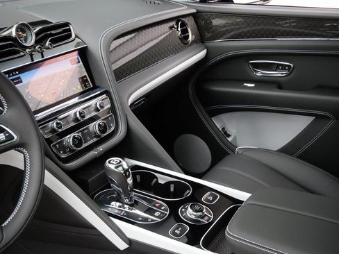 New 2025 Bentley Bentayga image 13