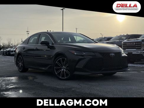 Used 2019 Toyota Avalon Touring image 1