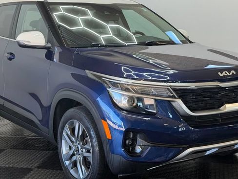 Used 2023 Kia Seltos S w/ Navigation Package FWD image 2